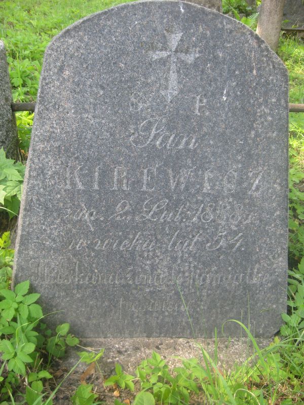 Fragment nagrobka Jana Kirewicza, cmentarz na Rossie, stan z 2013 roku