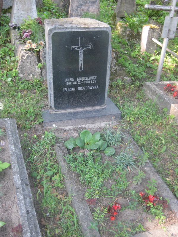 Nagrobek Felicji Drozdowskiej i Anny Markiewicz, cmentarz na Rossie, stan z 2013 roku