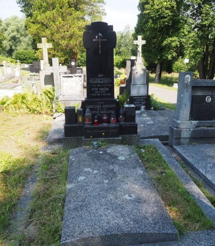 Nagrobek rodziny Swaczyna, cmentarz w Karwinie Doły, stan z 2022 r.