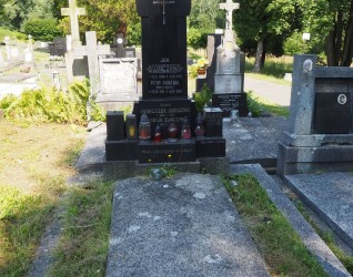 Nagrobek rodziny Swaczyna, cmentarz w Karwinie Doły, stan z 2022 r.