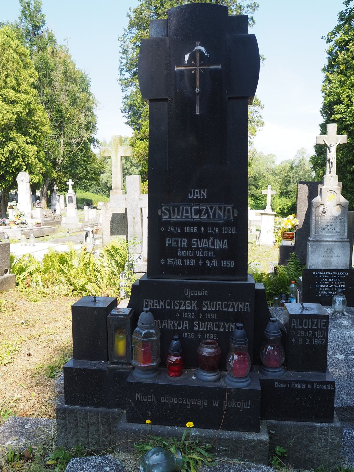 Nagrobek rodziny Swaczyna, cmentarz w Karwinie Doły, stan z 2022 r.