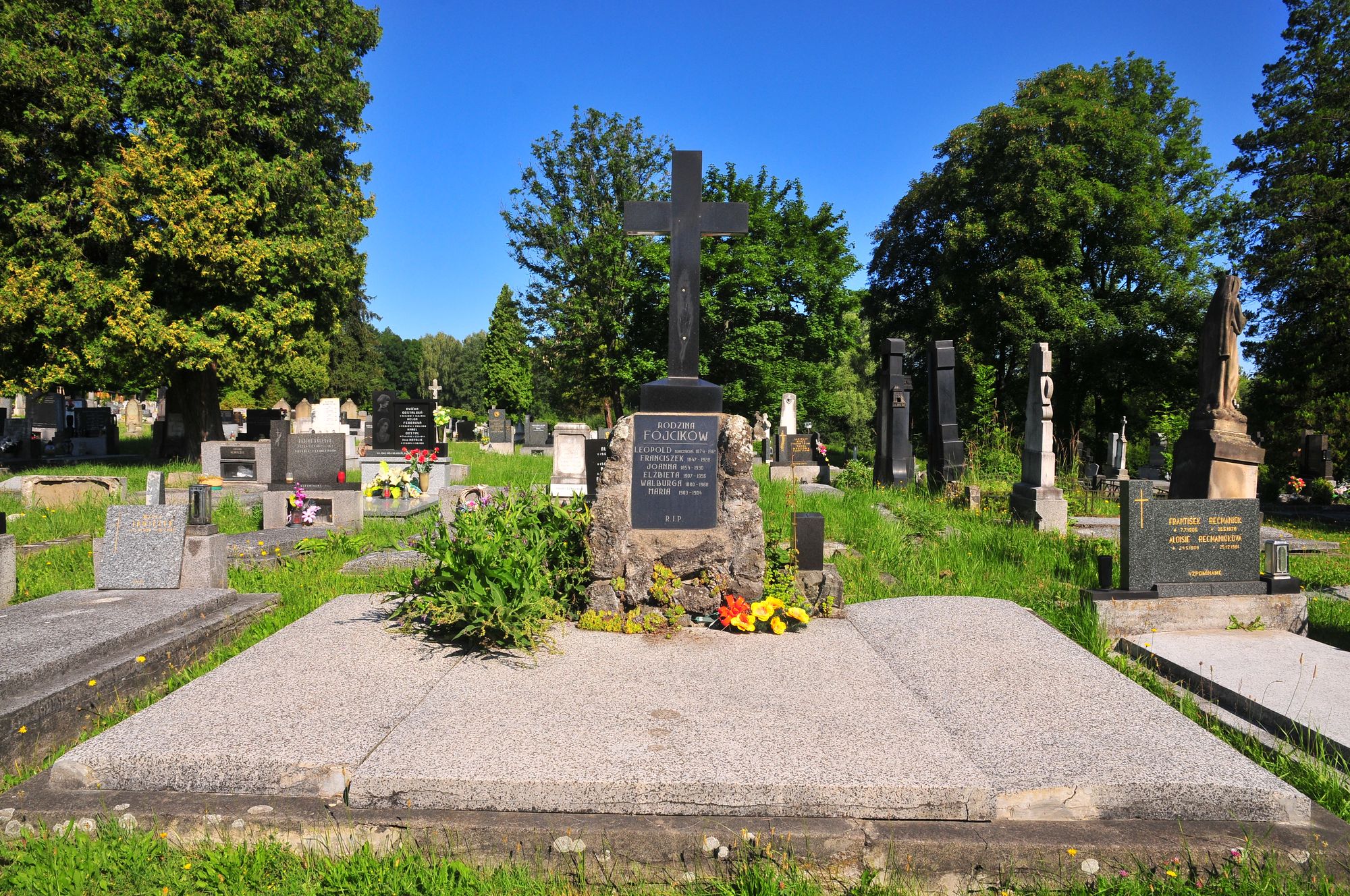 Tombstone of the Fójcik family, Karviná Důl cemetery, as of 2022