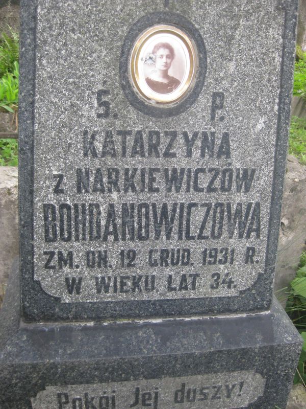 Fragment nagrobka Katarzyny Bohdanowicz, cmentarz na Rossie, stan z 2013 roku