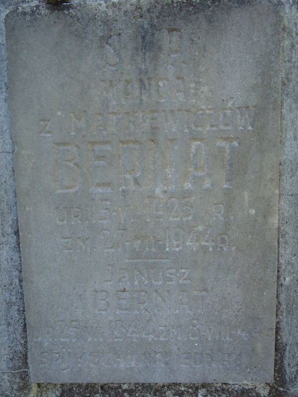 Inscription on the gravestone of Janusz and Wanda Bernat, Rossa cemetery in Vilnius, as of 2013