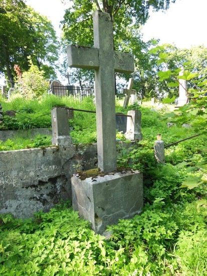 Tombstone of Agnes Gnizinska and Jan Miedzyunas, Rossa cemetery in Vilnius, state 2013