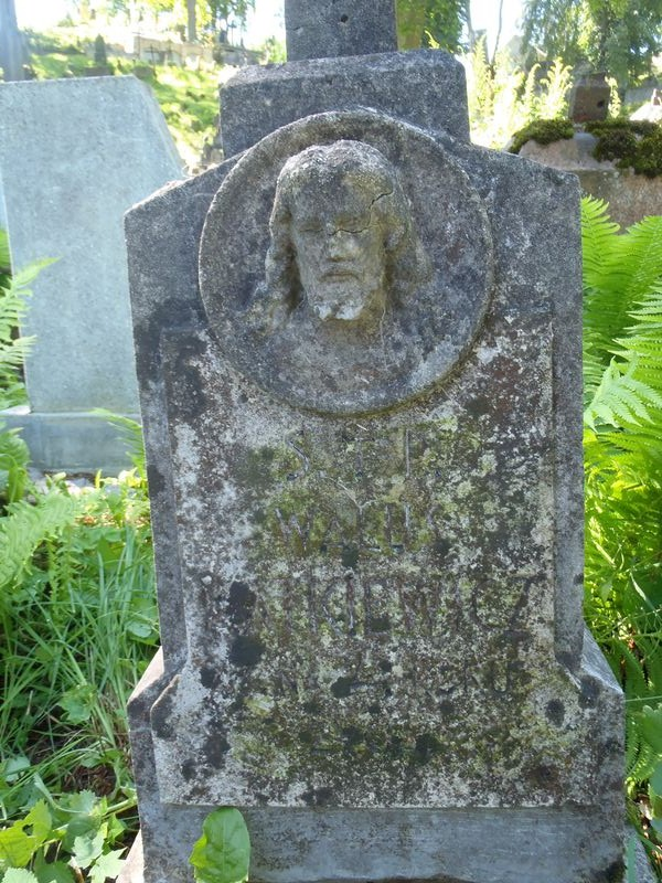 Inscription on the gravestone of Valus Matkievich, Ross cemetery in Vilnius, as of 2013