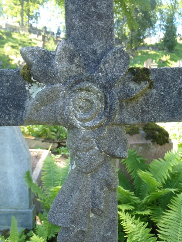 Topping of the tombstone of Valus Matkevich, Rossa cemetery in Vilnius, as of 2013