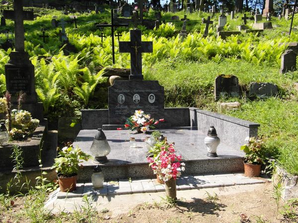 Tombstone of Regina and Waclaw Antoniewicz, Rossa cemetery, Vilnius, 2015