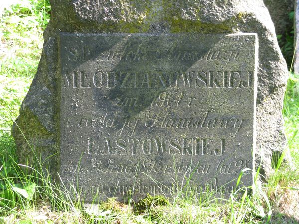 Inscription from the gravestone of Anastasia Mlodzianowska and Stanislava Lastowska, Ross cemetery in Vilnius, as of 2013.