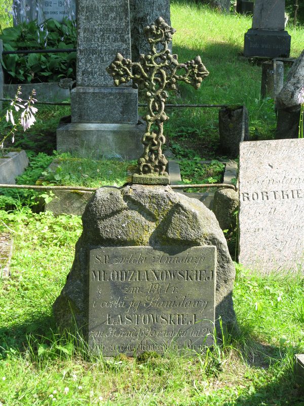 Tombstone of Anastasia Mlodzianowska and Stanislava Lastowska, Ross cemetery in Vilnius, as of 2013.