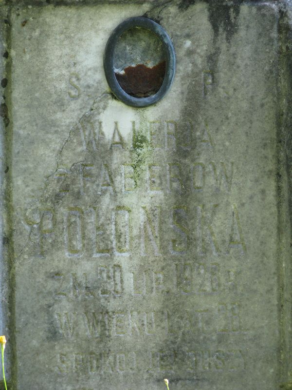 Fragment nagrobka Walerii Połońskiej, cmentarz na Rossie w Wilnie, stan z 2013 r.