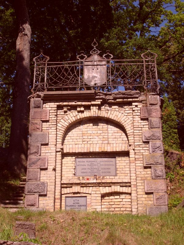 Grobowiec rodziny Filipowicz-Dubowik, cmentarz na Rossie w Wilnie, stan na 2013 r.