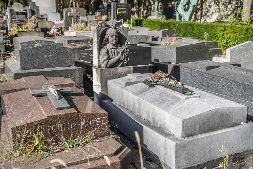 Fotografia przedstawiająca Tombstone monument to Ireczka Kędzierska-Berthier by Alina Szapocznikow in Paris