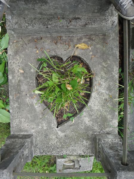 Fragment of the tombstone of Leokadia Rutkowska, Na Rossie cemetery in Vilnius, as of 2013.