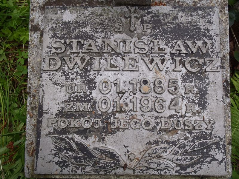 Inscription on the gravestone of Stanislaw Dvilevich, Ross Cemetery in Vilnius, as of 2013