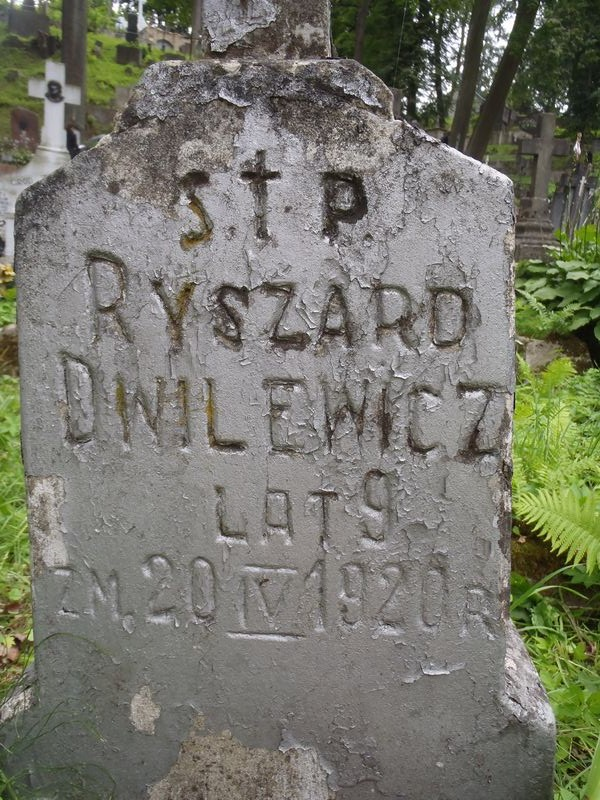 Inskrypcja na nagrobku Ryszarda Dwilewicza, cmentarz na Rossie w Wilnie, stan z 2013
