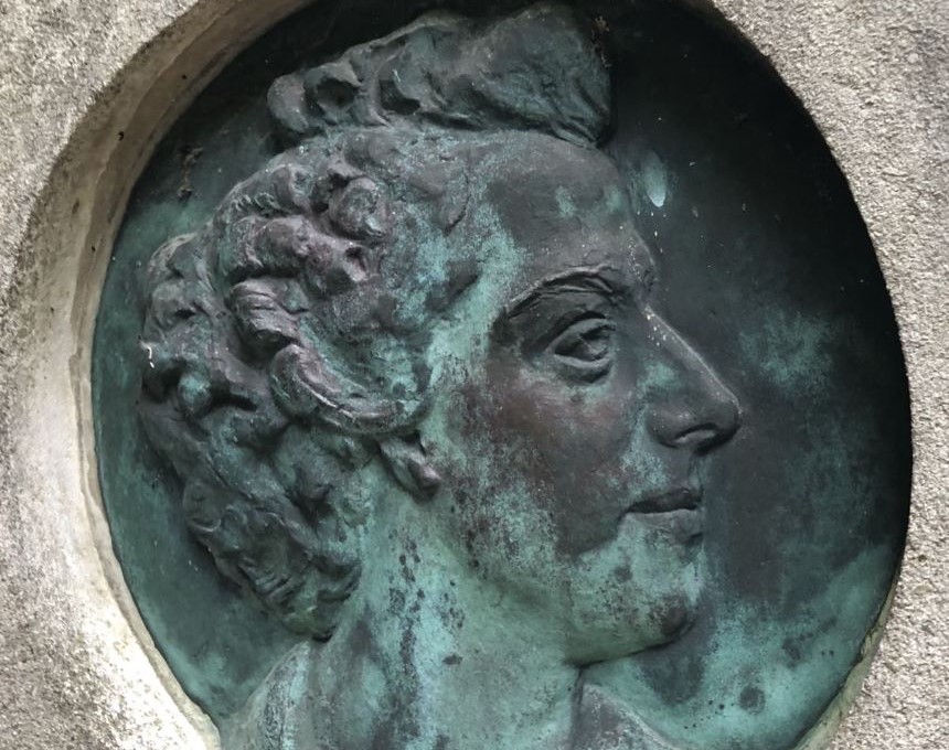 Tombstone of violinist Ginette Neveu by Alina Szapocznikow in Paris