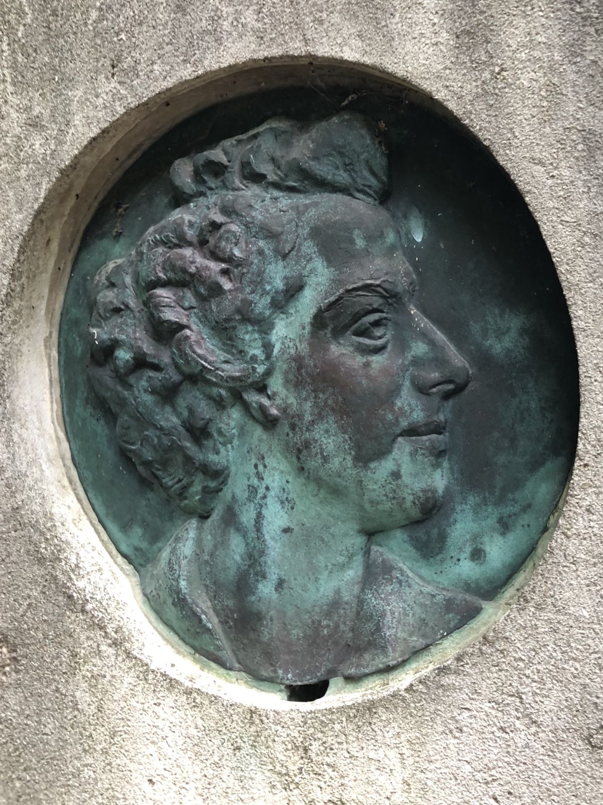 Tombstone of violinist Ginette Neveu by Alina Szapocznikow in Paris
