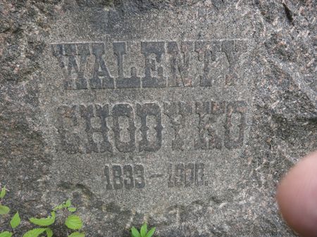 Inscription from the tombstone of Valentin Chodyko, Na Rossie cemetery in Vilnius, as of 2013.