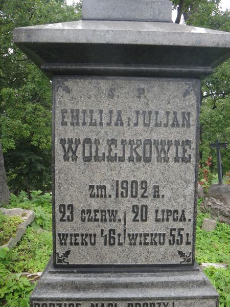 Inscription from the gravestone of Emilia and Julian Wołejko, Na Rossie cemetery in Vilnius, as of 2013.