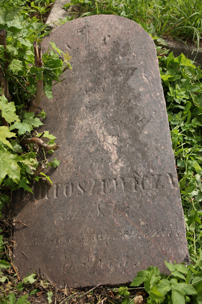 Tombstone of Antoni Bartoszewicz, Agata Jackiewicz and Marianna Tylmanowicz, Rossa cemetery in Vilnius, as of 2013