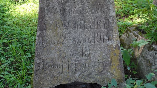 Fragment nagrobka Wandy Szaworejko, cmentarz na Rossie, stan z 2013 roku