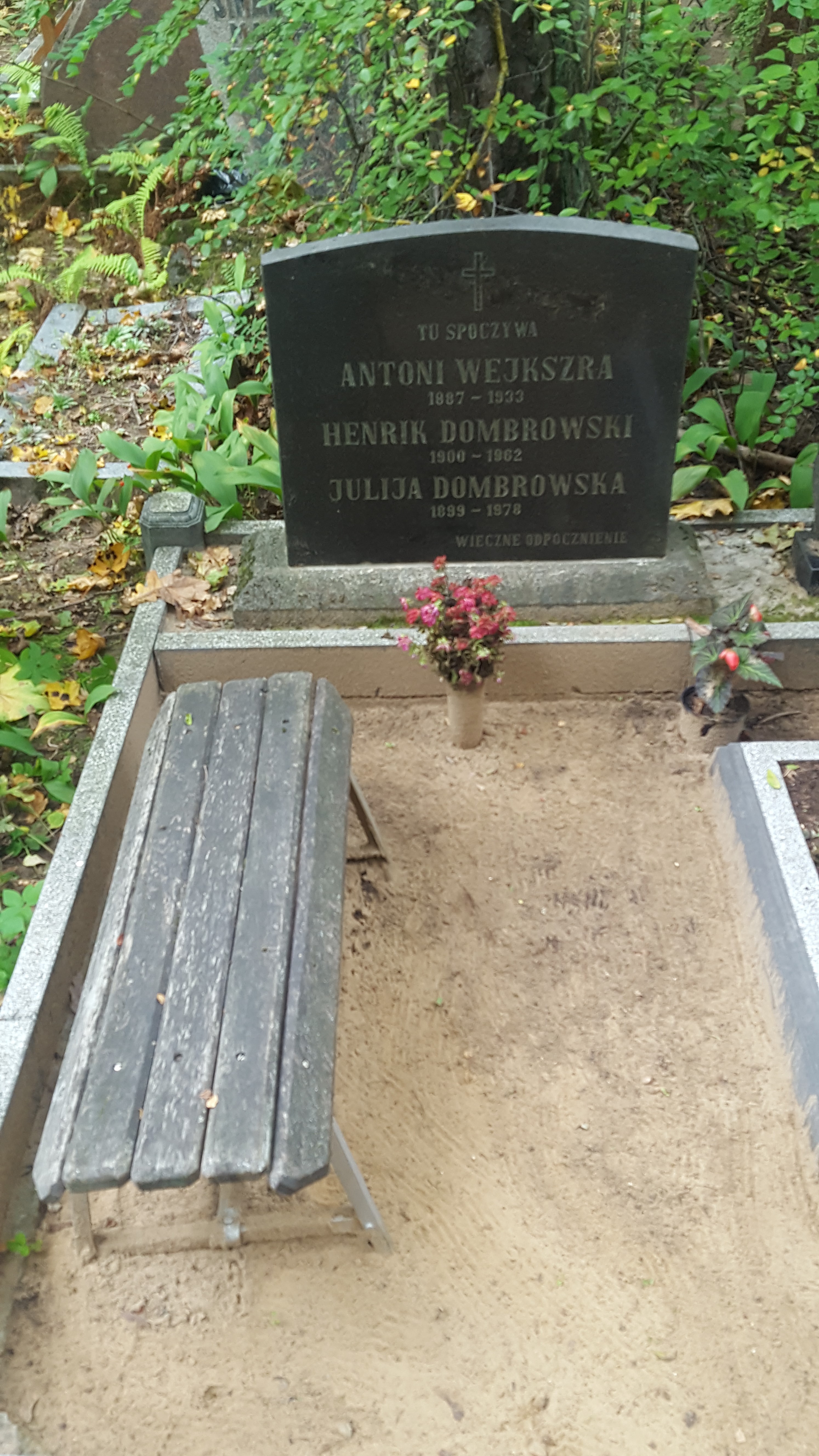 Tombstone of Henryk Dombrowski, Julia Dombrowski, Antoni Wejkszra, St Michael's cemetery in Riga, as of 2021.