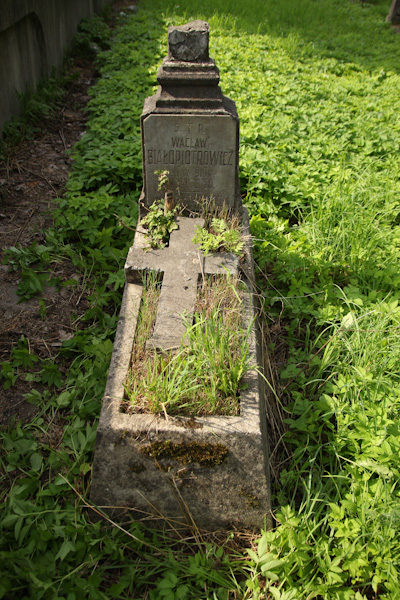 Nagrobek Wacława Białopiotrowicza, cmentarz na Rossie w Wilnie, stan z 2013
