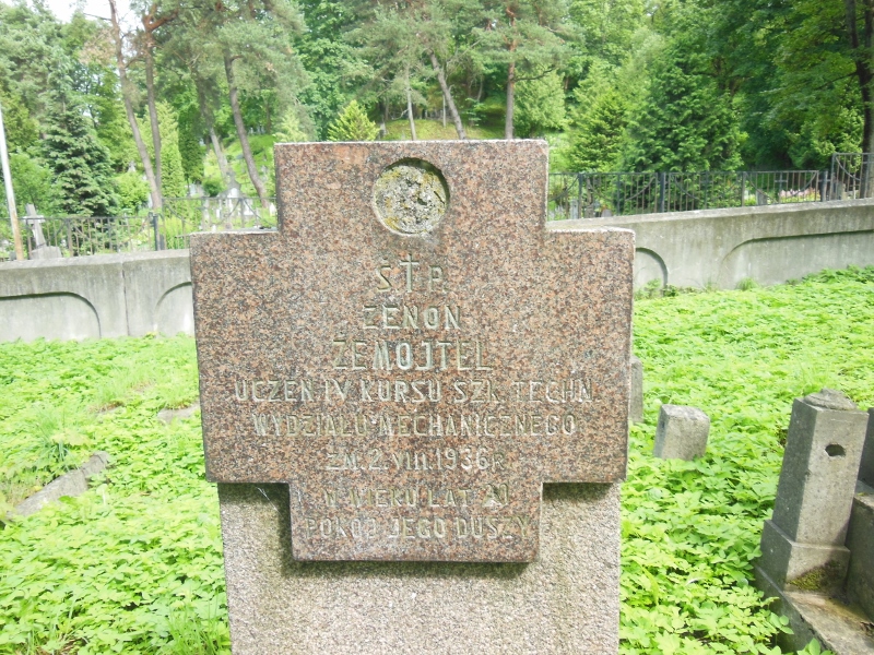 Fragment of the tombstone of Zenon Zemojtel, Rossa cemetery in Vilnius, as of 2014