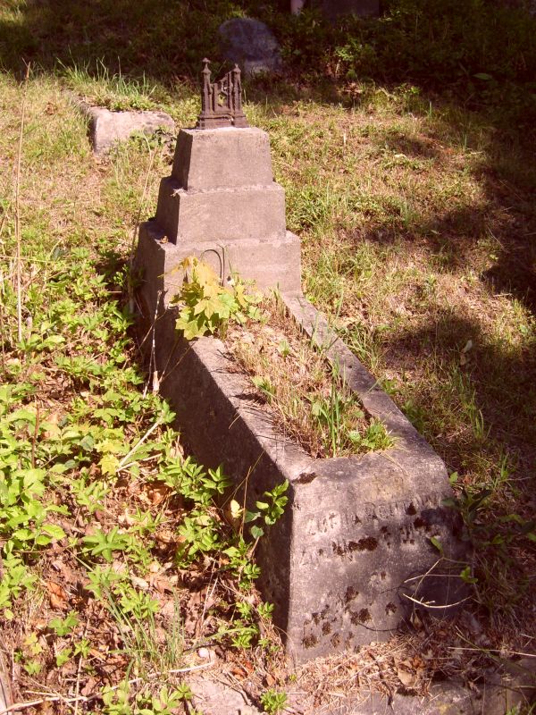 Tombstone of Sophia Reut, Ross cemetery in Vilnius, as of 2013.
