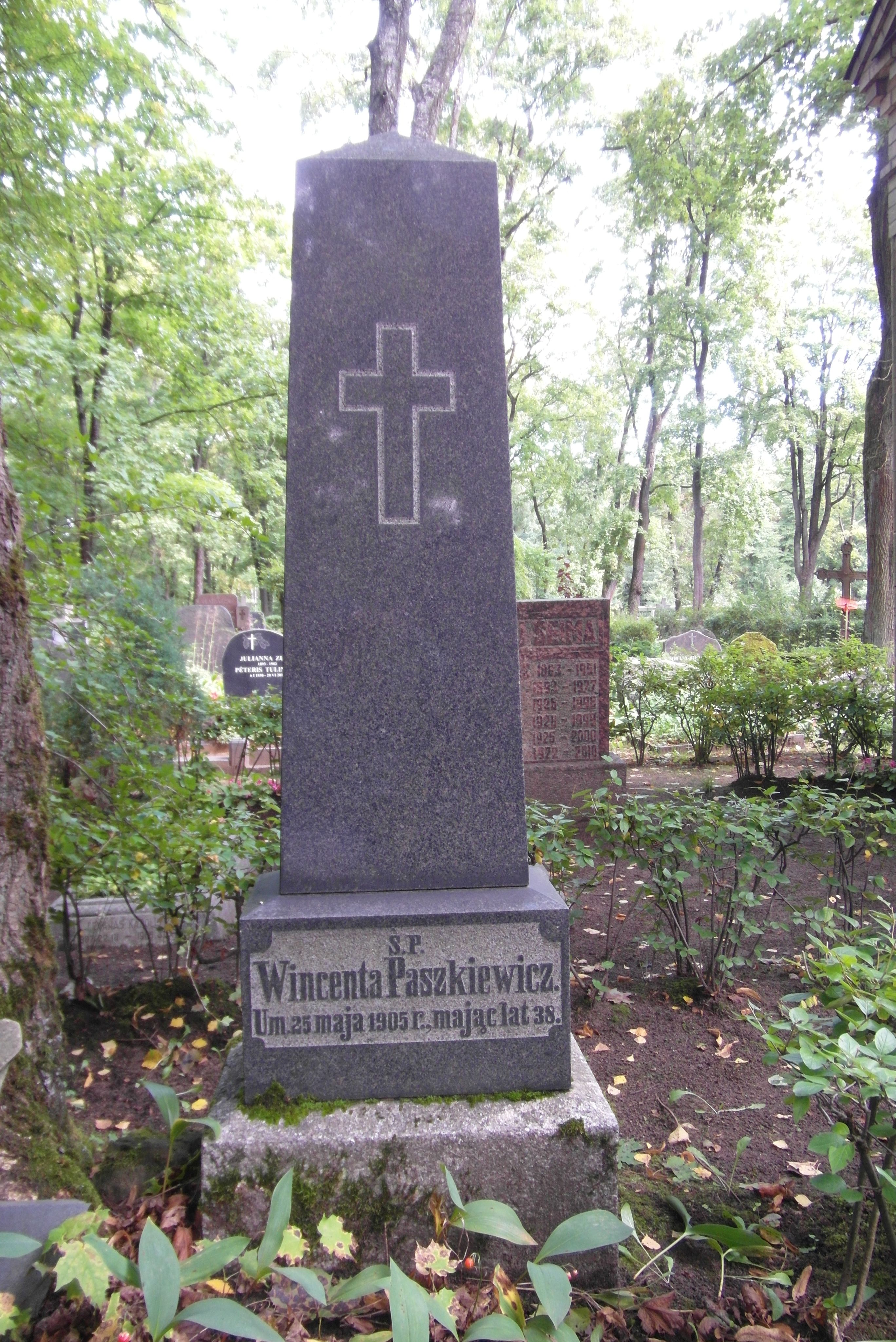 Tombstone of Wanda Paszkiewicz, St Michael's cemetery in Riga, as of 2021.