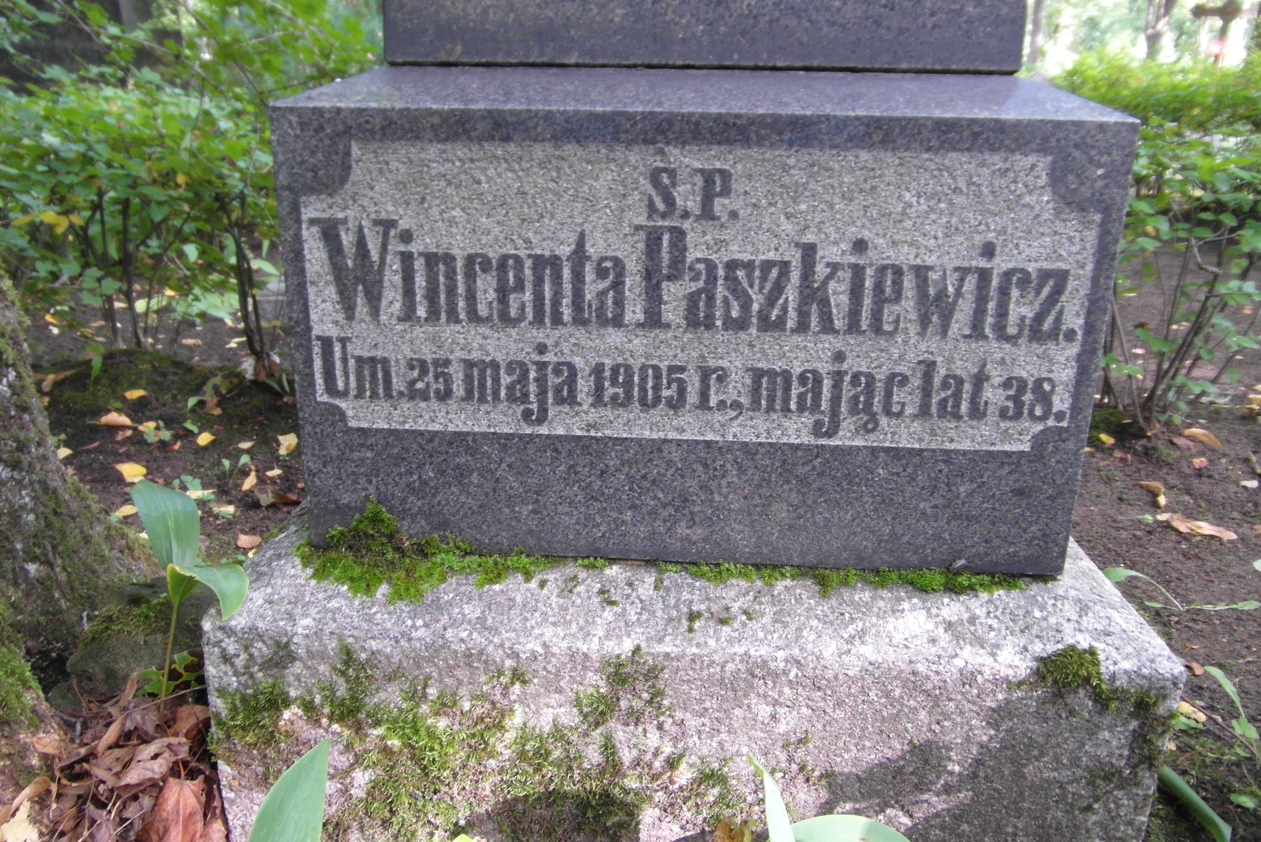 Inscription from the tombstone of Wanda Paszkiewicz, St Michael's cemetery in Riga, as of 2021.