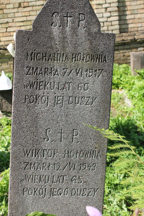 Fragment nagrobka Michaliny i Wiktora Hołowni, cmentarz na Rossie, stan z 2013 roku