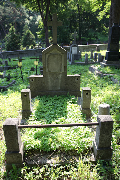 Tombstone of Antonina and Henryk Piotrowicz, Rossa cemetery in Vilnius, as of 2013
