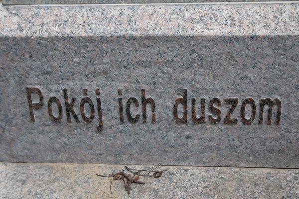 Fragment nagrobka Józefa i Marii Masłowskie, cmentarz Na Rossie w Wilnie, stan z 2013 r.