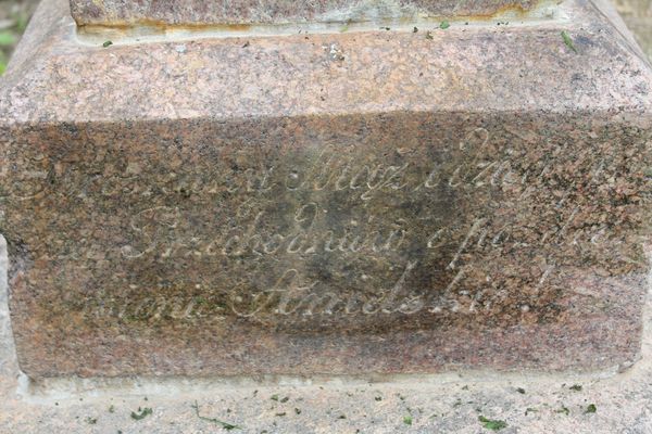 Fragment nagrobka Eweliny Roh, cmentarz Na Rossie w Wilnie, stan z 2013 r.
