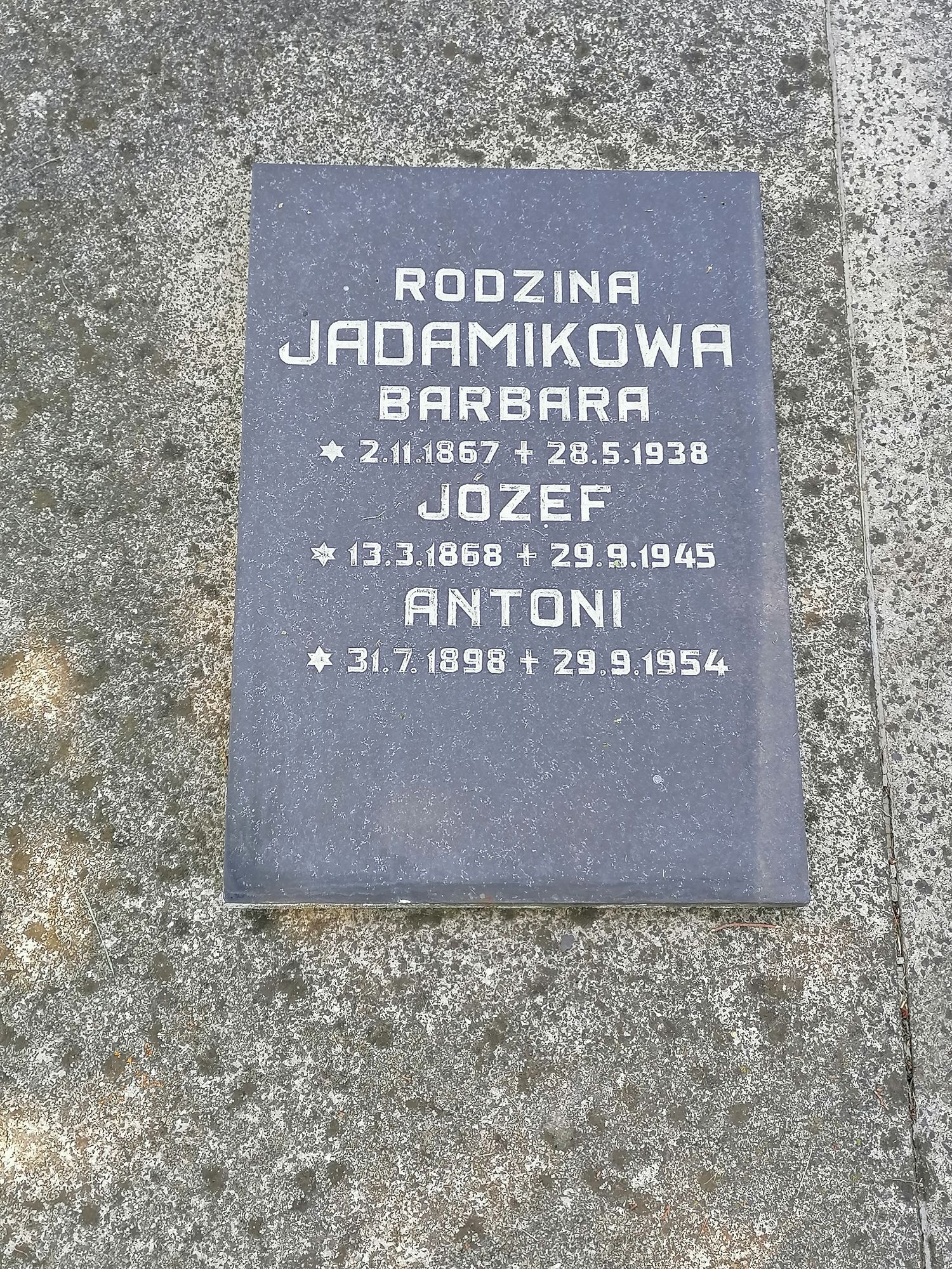 Tombstone of the Jadamikowa family, Karviná Doły cemetery, state 2022