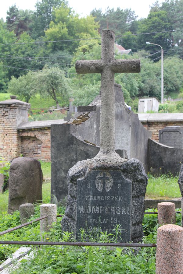 Tombstone of Franciszek Womperski, Na Rossie cemetery in Vilnius, as of 2013.