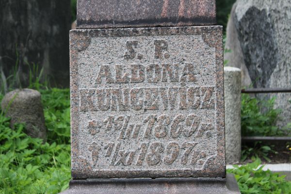 Fragment of a tombstone of the Kuntsevich family, Na Rossa cemetery in Vilnius, as of 2013.