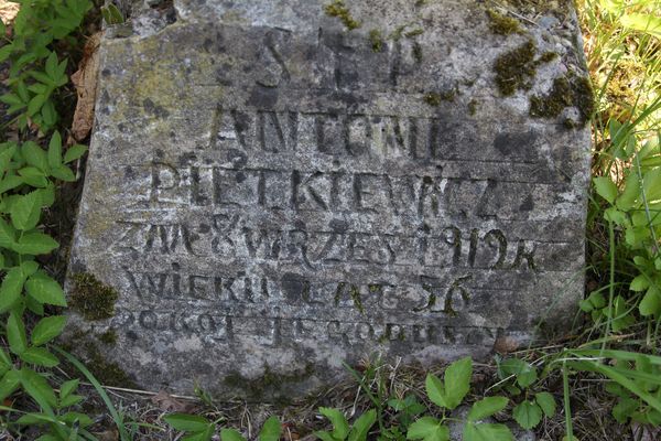 Tombstone of Antoni Pietkiewicz, Na Rossie cemetery in Vilnius, as of 2013