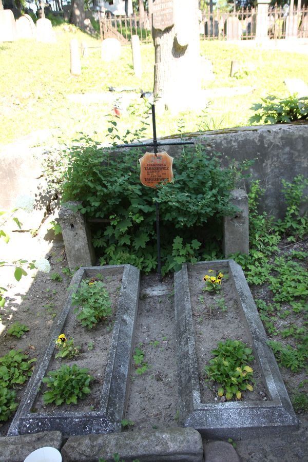 Tombstone of Antoni and Franciszka Tarasewicz, Na Rossie cemetery in Vilnius, state 2013