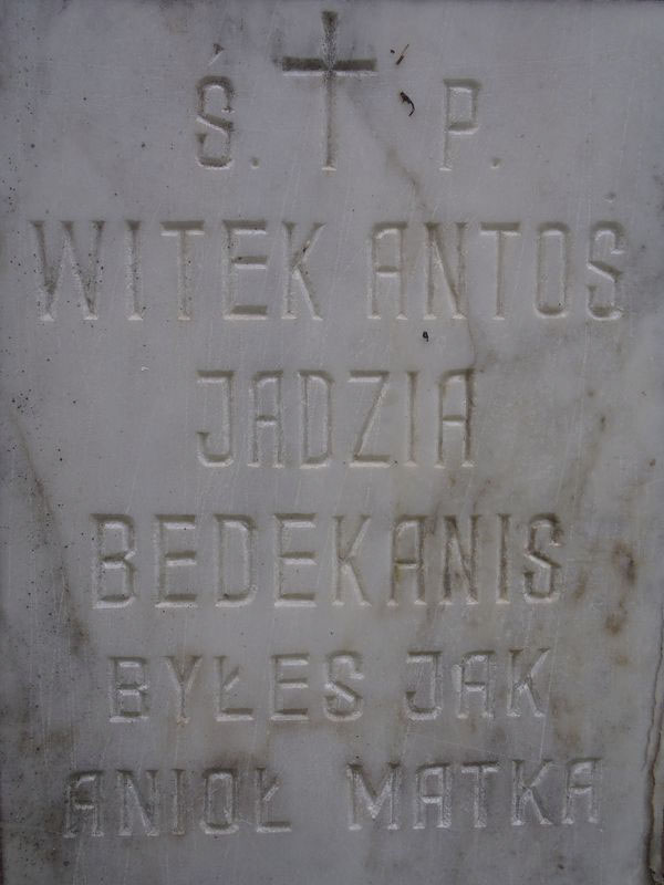 Inscription on the gravestone of Antoni, Jadwiga and Vytautas Bedekanis, Rossa cemetery in Vilnius, as of 2013