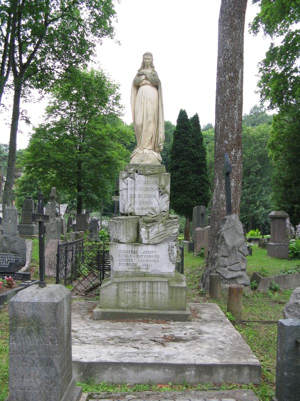 Tombstone of the Rtauld-Ratyński family, Ross Cemetery in Vilnius, as of 2013.