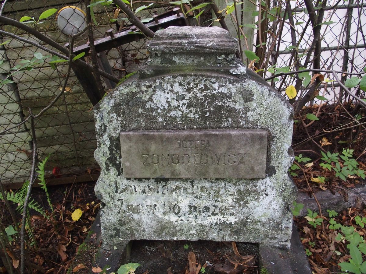 Inscription from the gravestone of Józefa Zongołowicz (Zongotowicz), St Michael's cemetery in Riga, as of 2021.