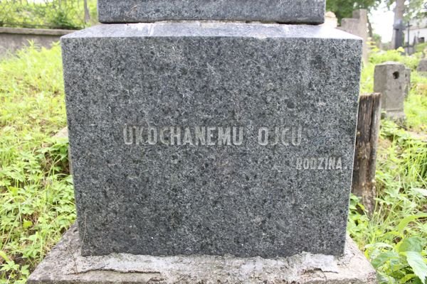 Inskrypcja na nagrobku Józefa Kośmińskiego, cmentarz na Rossie w Wilnie, stan z 2013
