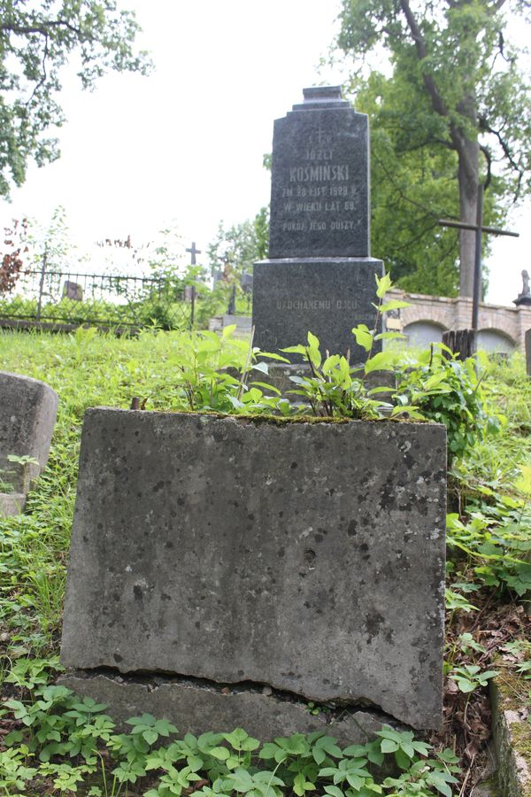 Nagrobek Józefa Kośmińskiego, cmentarz na Rossie w Wilnie, stan z 2013