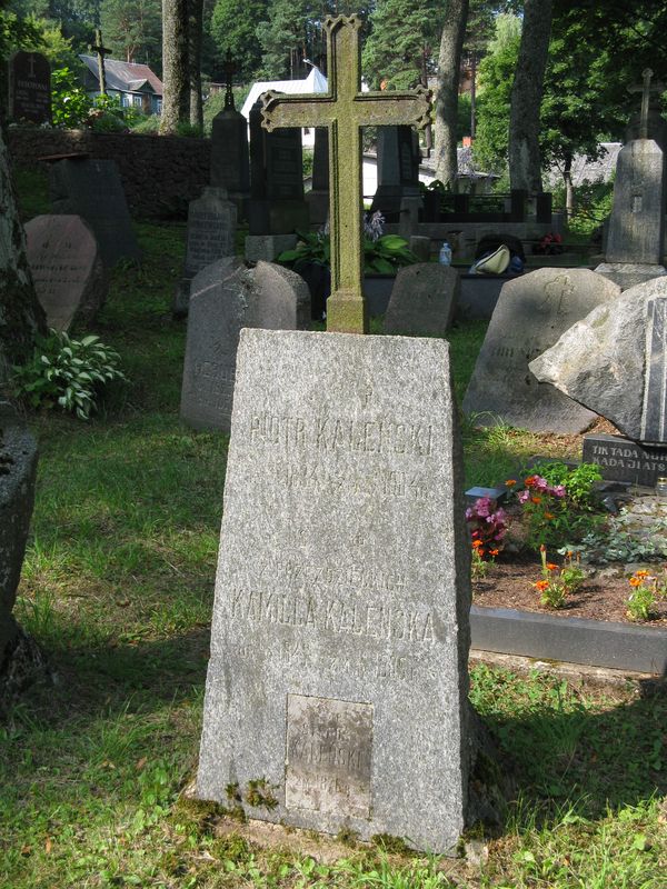 Tombstone of Kamila, Piotr and Stafan Kalenski, Ross Cemetery in Vilnius, as of 2013.