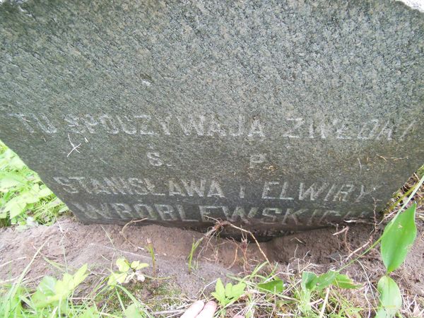 Inskrypcja nagrobka Elwiry i Stanisława Wróblewskich, cmentarz Na Rossie w Wilnie, stan z 2013