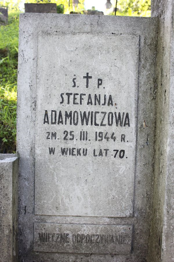 Inscription on the tomb of Piotr and Stefania Adamowicz and Teresa Bružević, Rossa cemetery in Vilnius, as of 2013