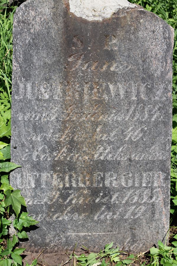 Fragment of the gravestone of Jan Yushkevich and Alexandra Unterbergier, Ross cemetery, as of 2013